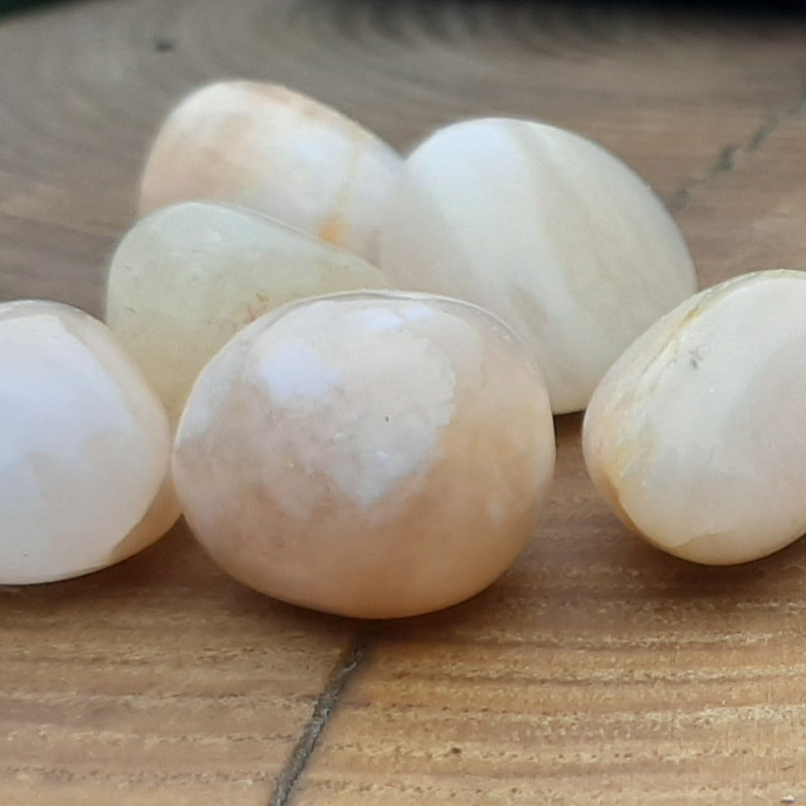 Moonstone Tumblestone (M)
