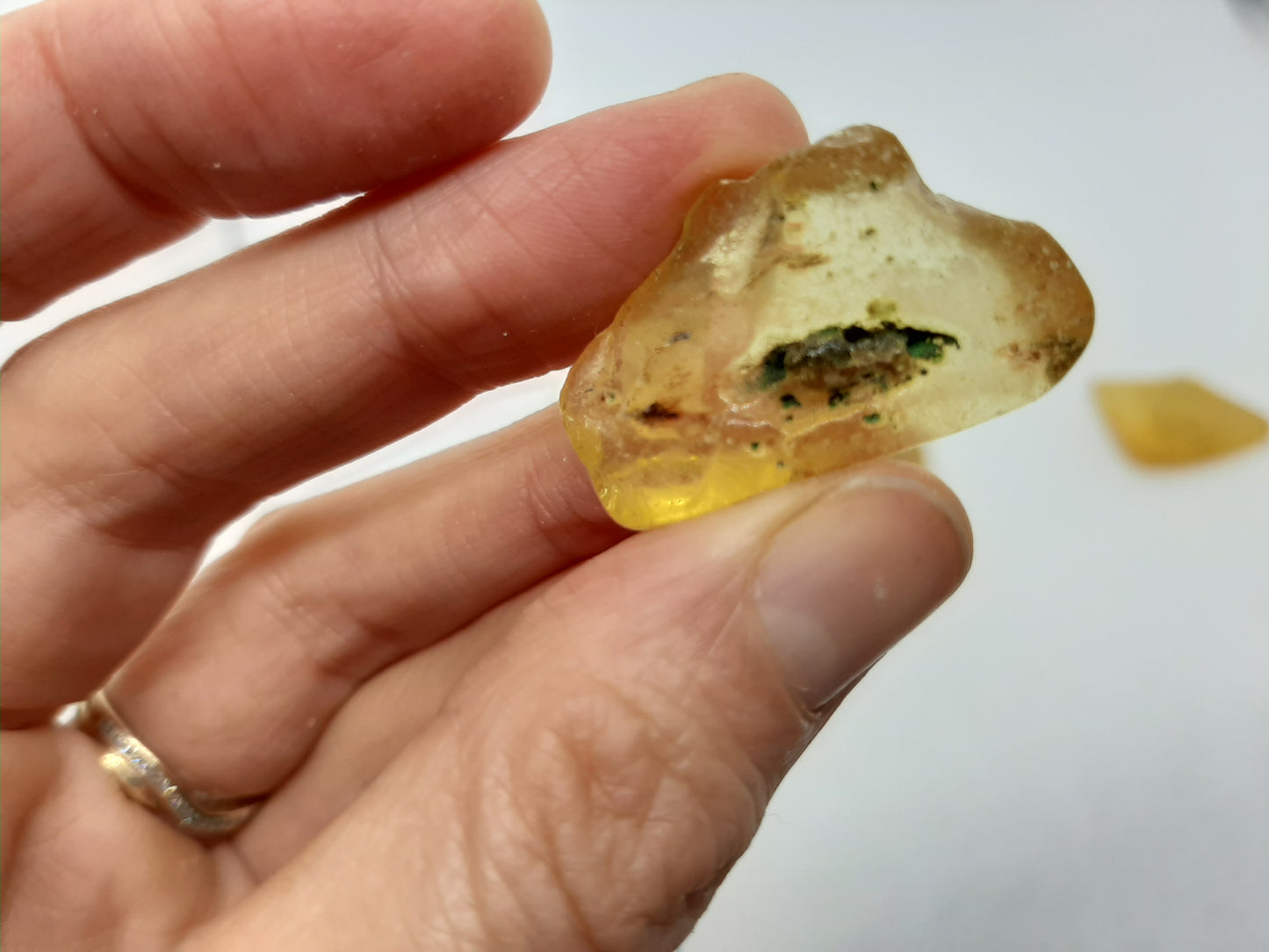 Amber Natural Chunk 2-5g