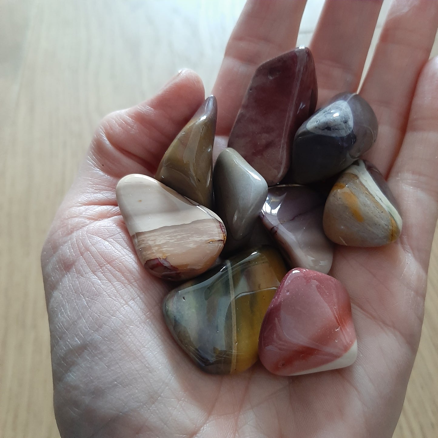 Mookaite Jasper Tumblestone (S/M)