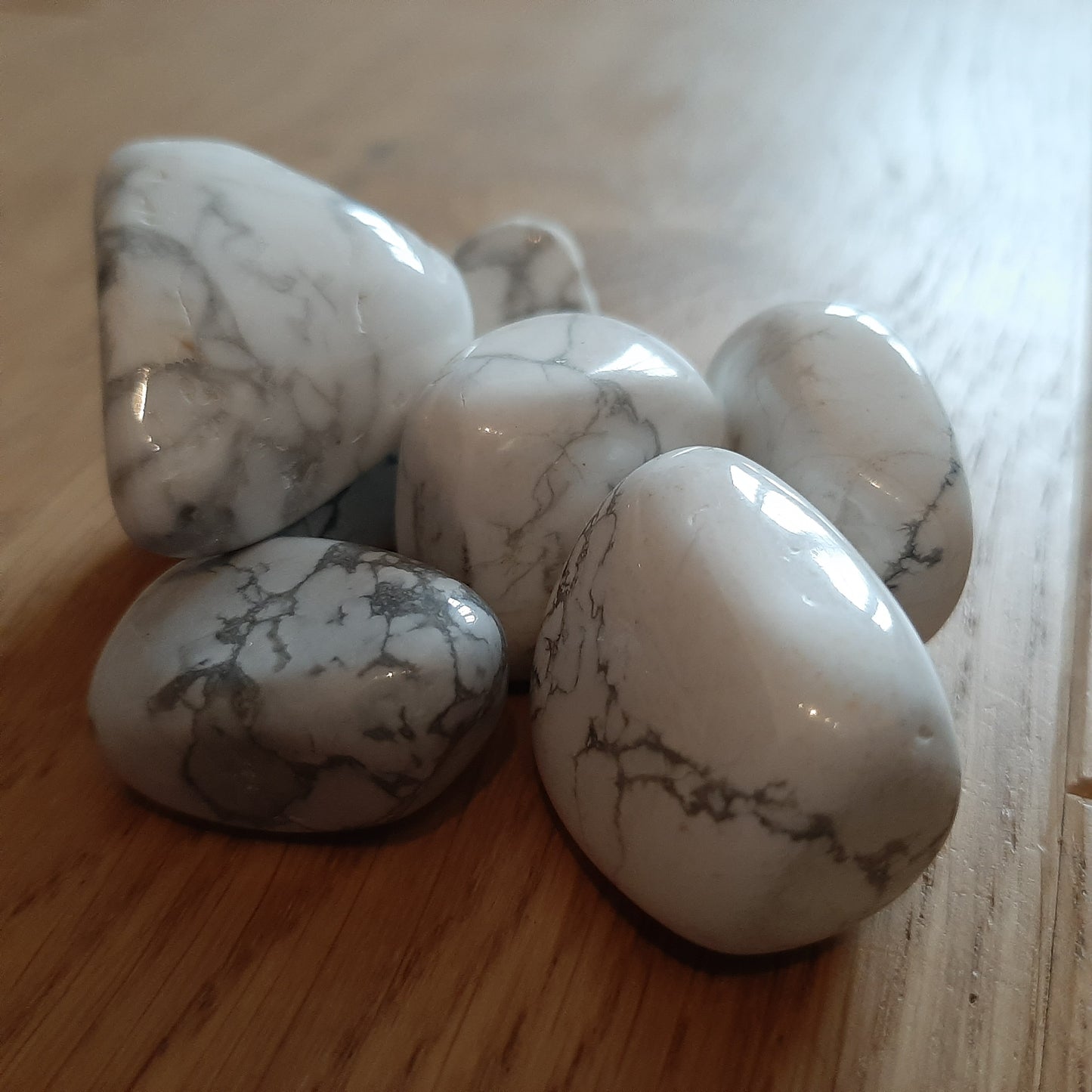 White Howlite Tumblestone (M)