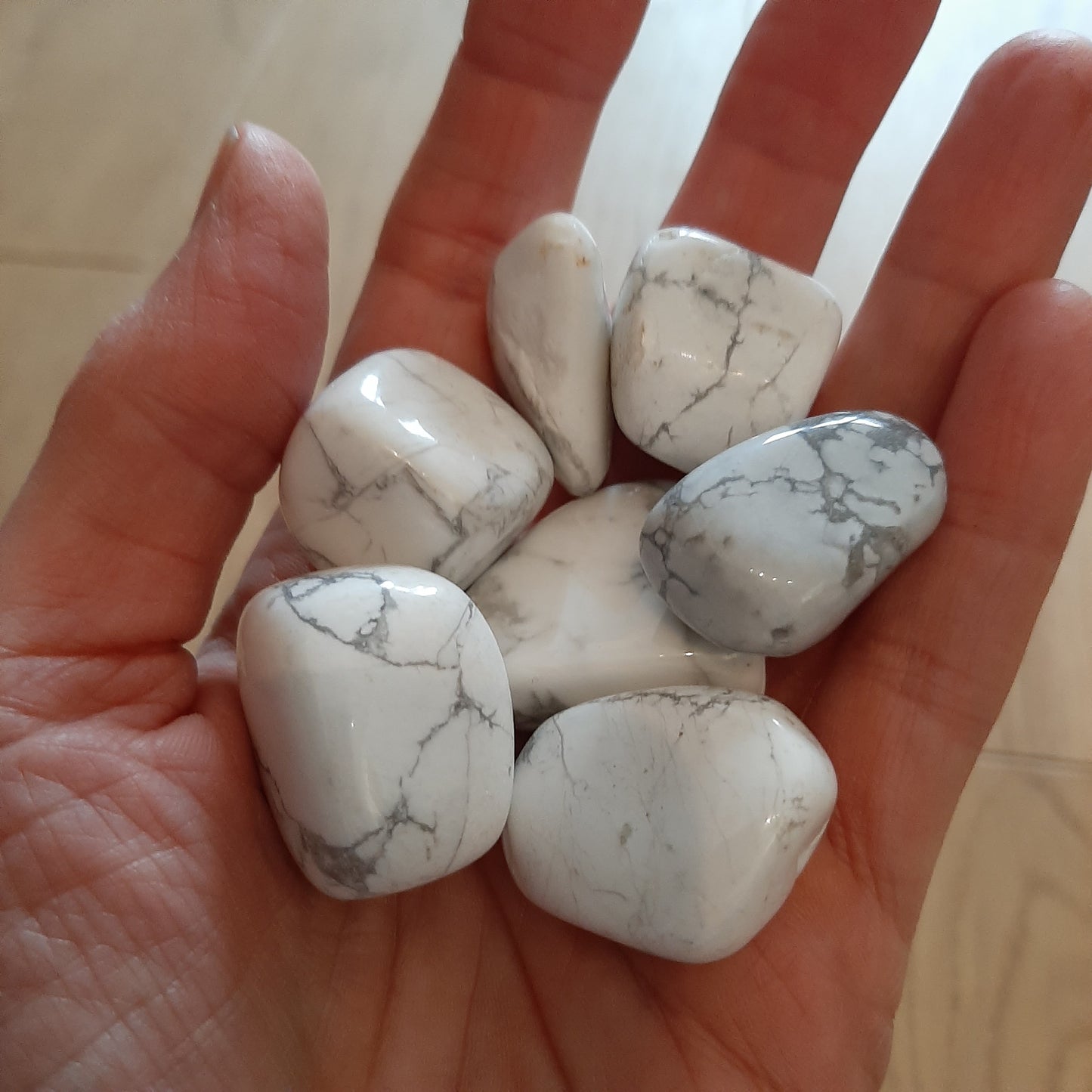 White Howlite Tumblestone (M)