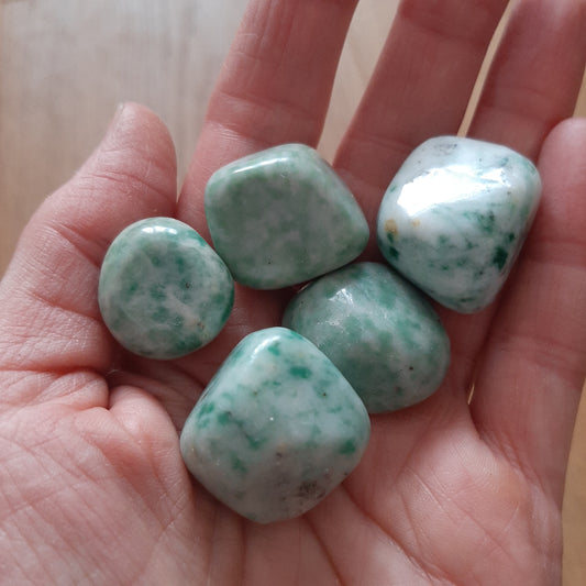 Jade Tumblestones (M)