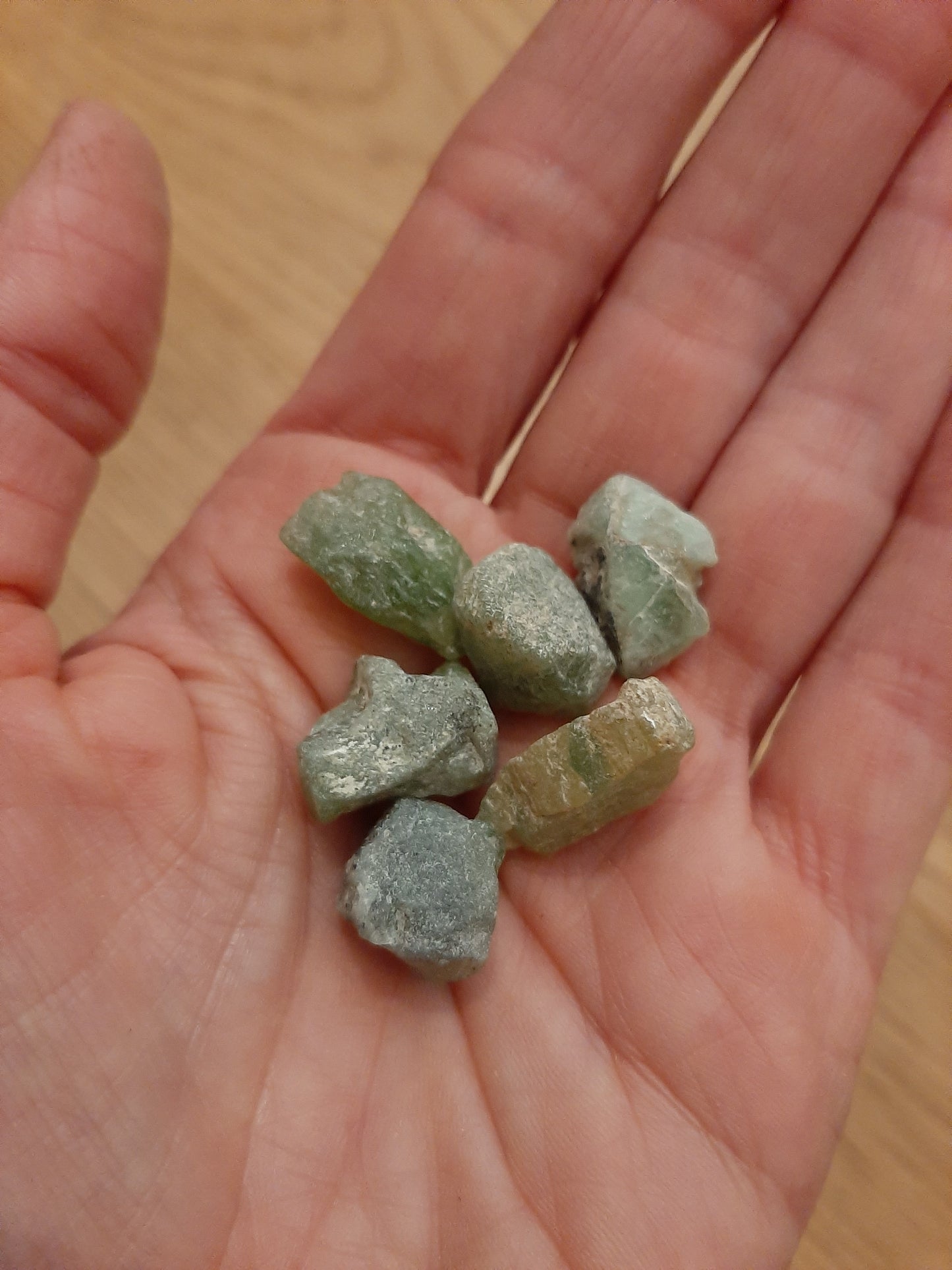 Peridot Raw Natural Piece (ES/S/M)