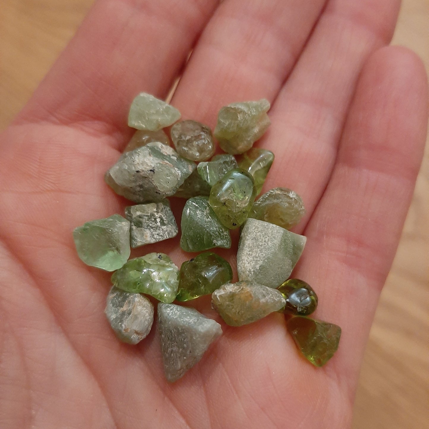 Peridot Raw Natural Piece (ES/S/M)