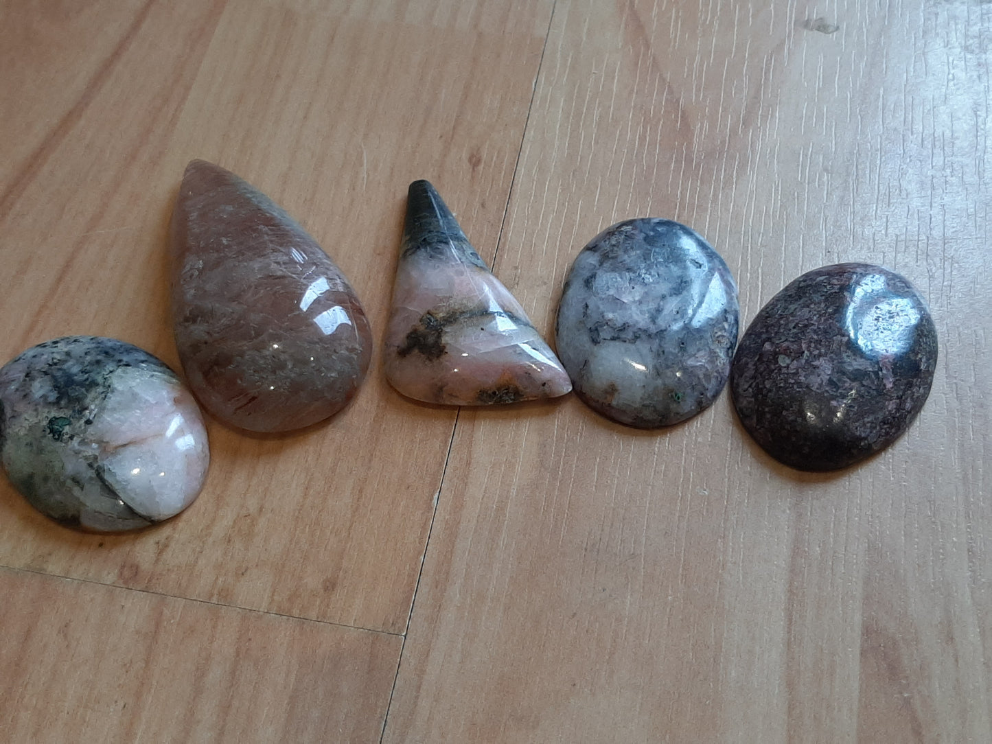 Mixed Gemstone Cabocan
