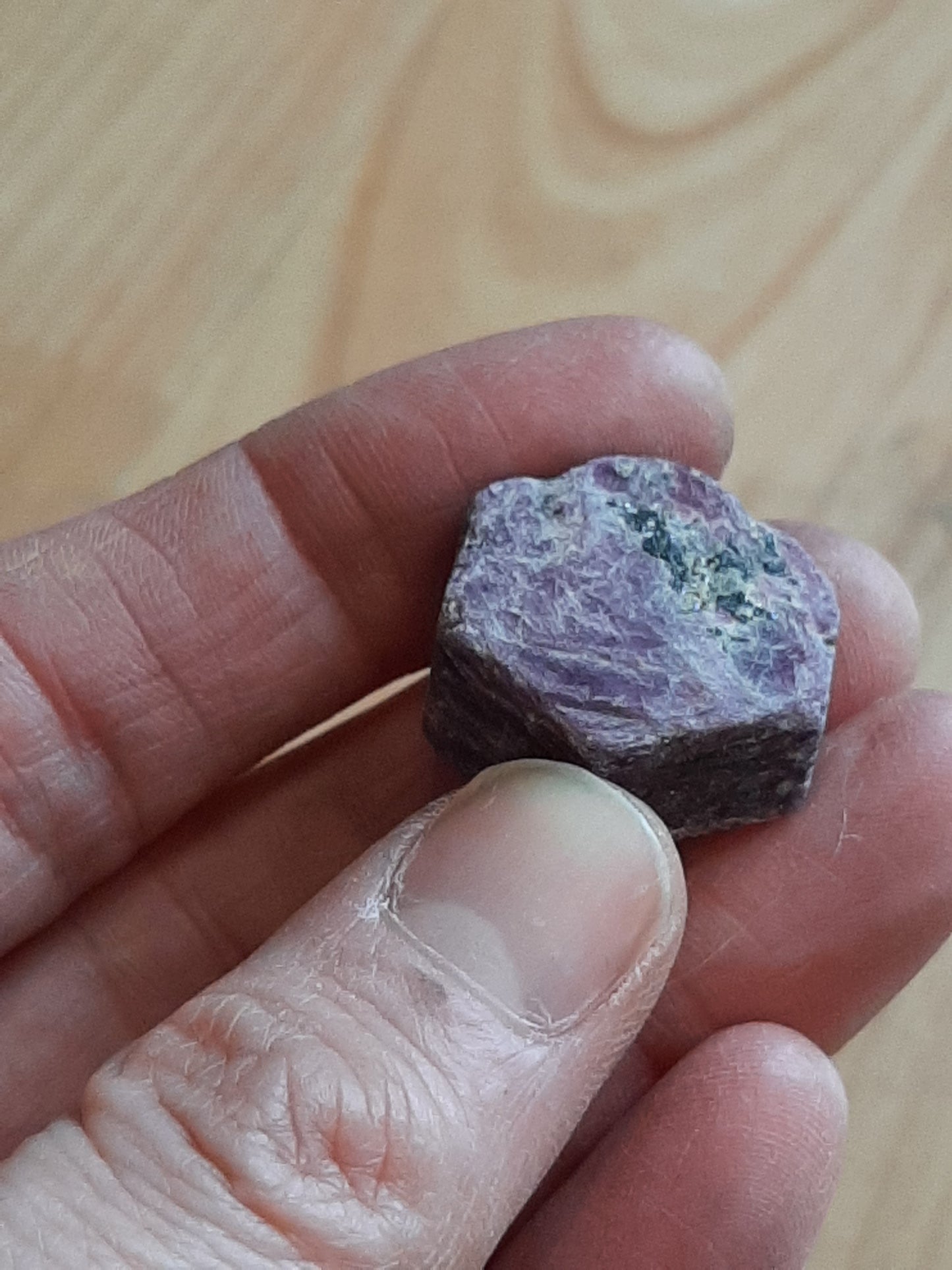 Ruby Natural Hexagon 2cm