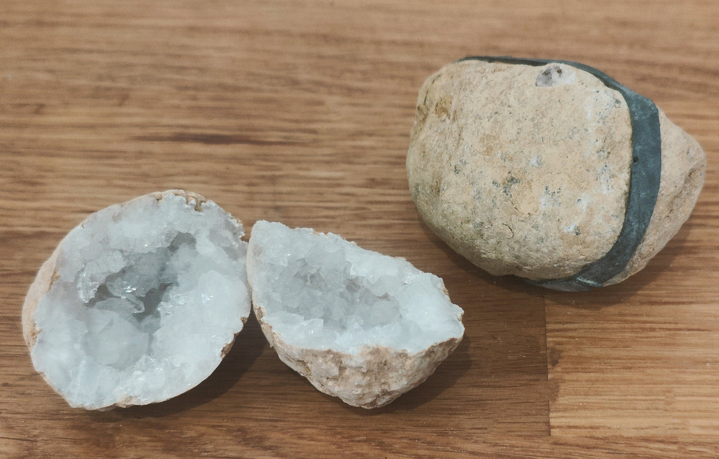 Bulk Buy: White Agate Mini Geodes