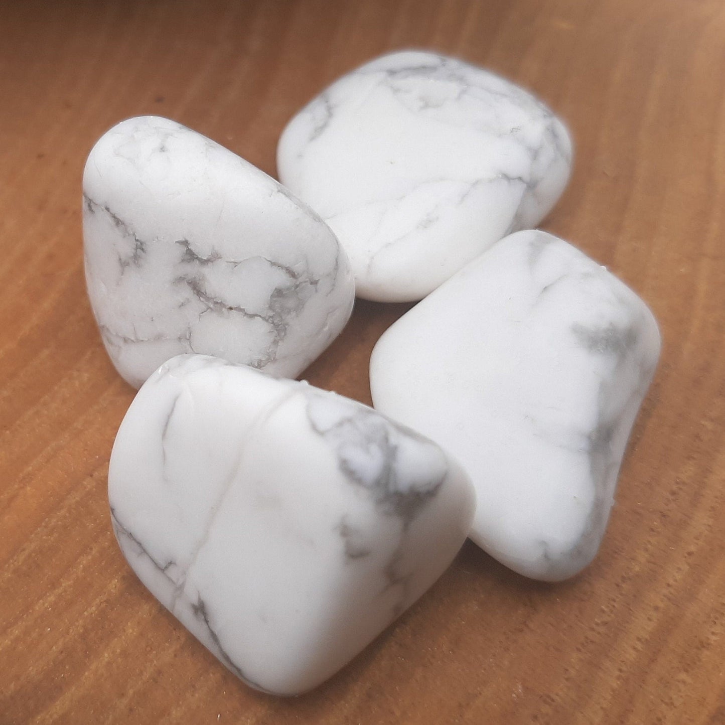 White Howlite Tumblestone (M)