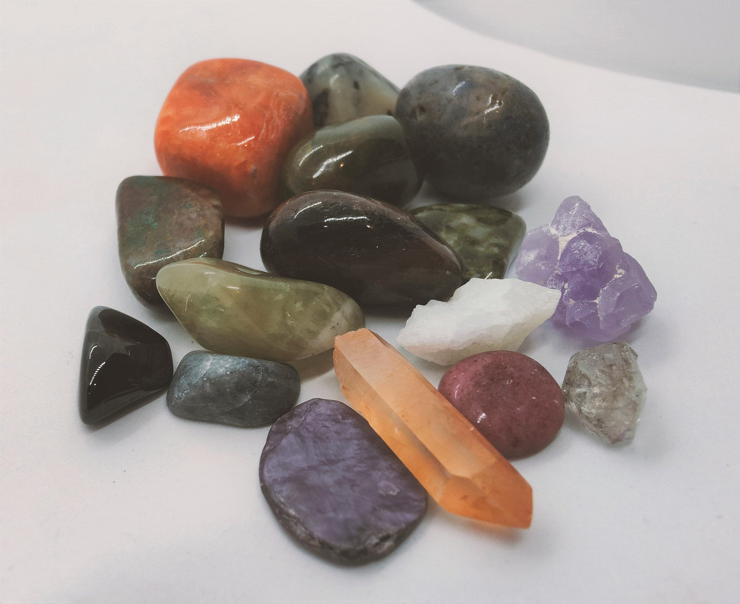 16 Rare Crystals Gift Box