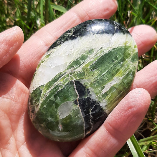 Tremolite Palmstone 6.5cm