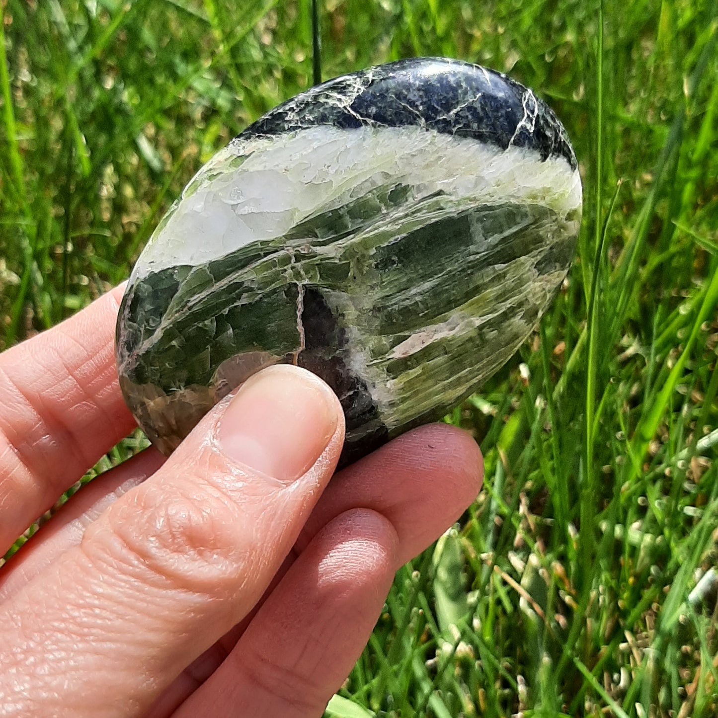 Tremolite Palmstone 6.5cm