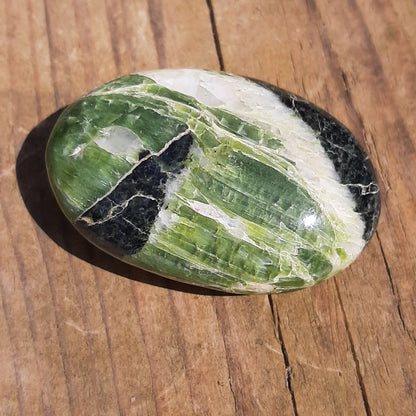 Tremolite Palmstone 6.5cm