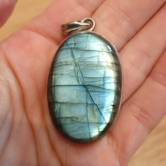 Labradorite Pendant in 925 Silver