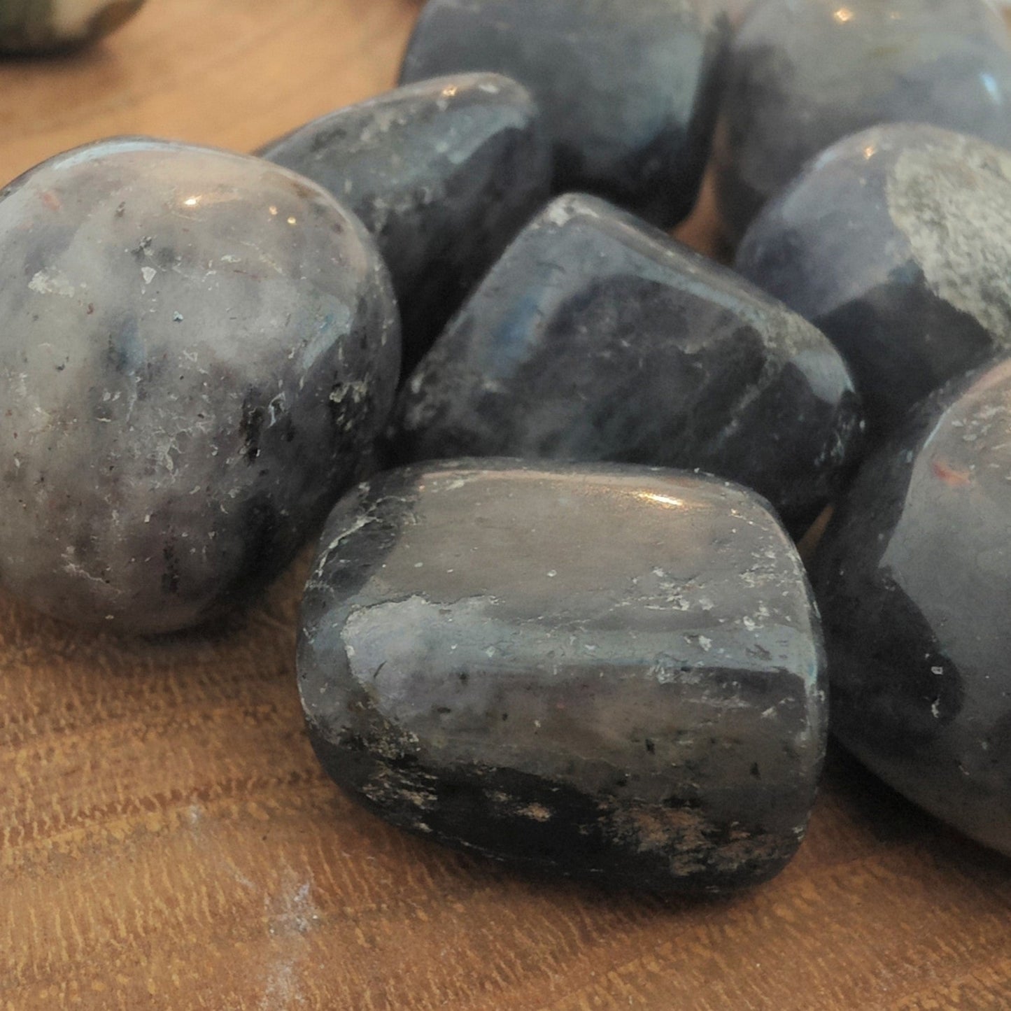 Iolite Tumblestones (M)