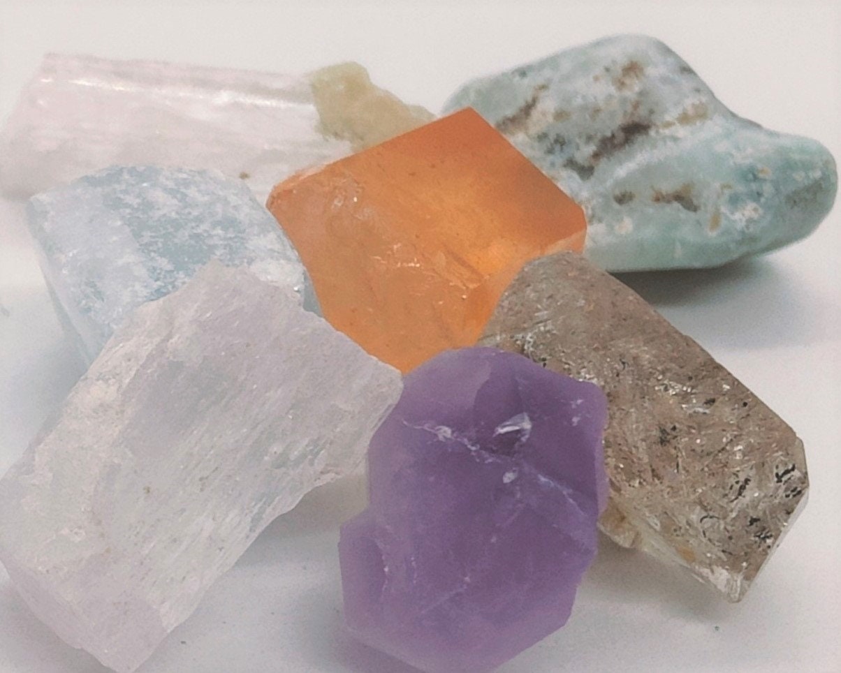 High Vibration 7 Crystal Gift Pack | Rare gemstones | Healers' Pack | Herkimer diamond, Golden Healer, Larimar |